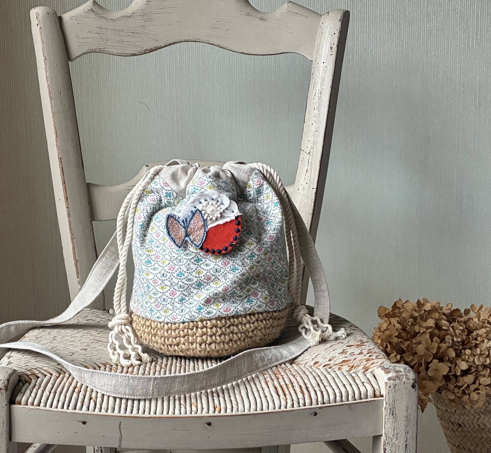 アンティークレース＊ラベンダーサシェ*お守り袋＊手刺繍*アクセサリー