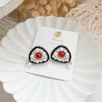 🍙🔴梅おむすびピアス/イヤリング🔴🍙ビーズ刺繍