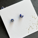 小さな月と星の一粒ピアス　イヤリング　ラピスラズリ　小さいピアス　天然石　アレルギー対応　上品　シンプル　サージカルステンレス　樹脂ピアス　レジン　小さめ　小ぶり　デイリー　毎日　揺れない　スタッド冬