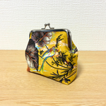 黄色の鳥柄のがま口ポーチ。高さがありますので小物入れに便利です。