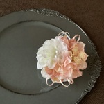 コサージュ ホワイトダリアグラデーション入学式、卒業式、結婚式、発表会、成人式♢セレモニーコサージュ♢