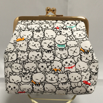 ねこ柄ゴールドがま口ポーチ