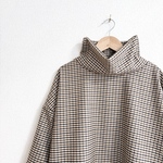 ブリティッシュチェックのオフタートルプルオーバー/ブラウン系