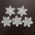 雪の結晶モチーフ２種　計５個セット（ホワイトシルバー）