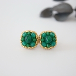 グリーンアゲートの木の実ピアス／ビーズ刺繍の上品アクセ・クリスマスギフトにも