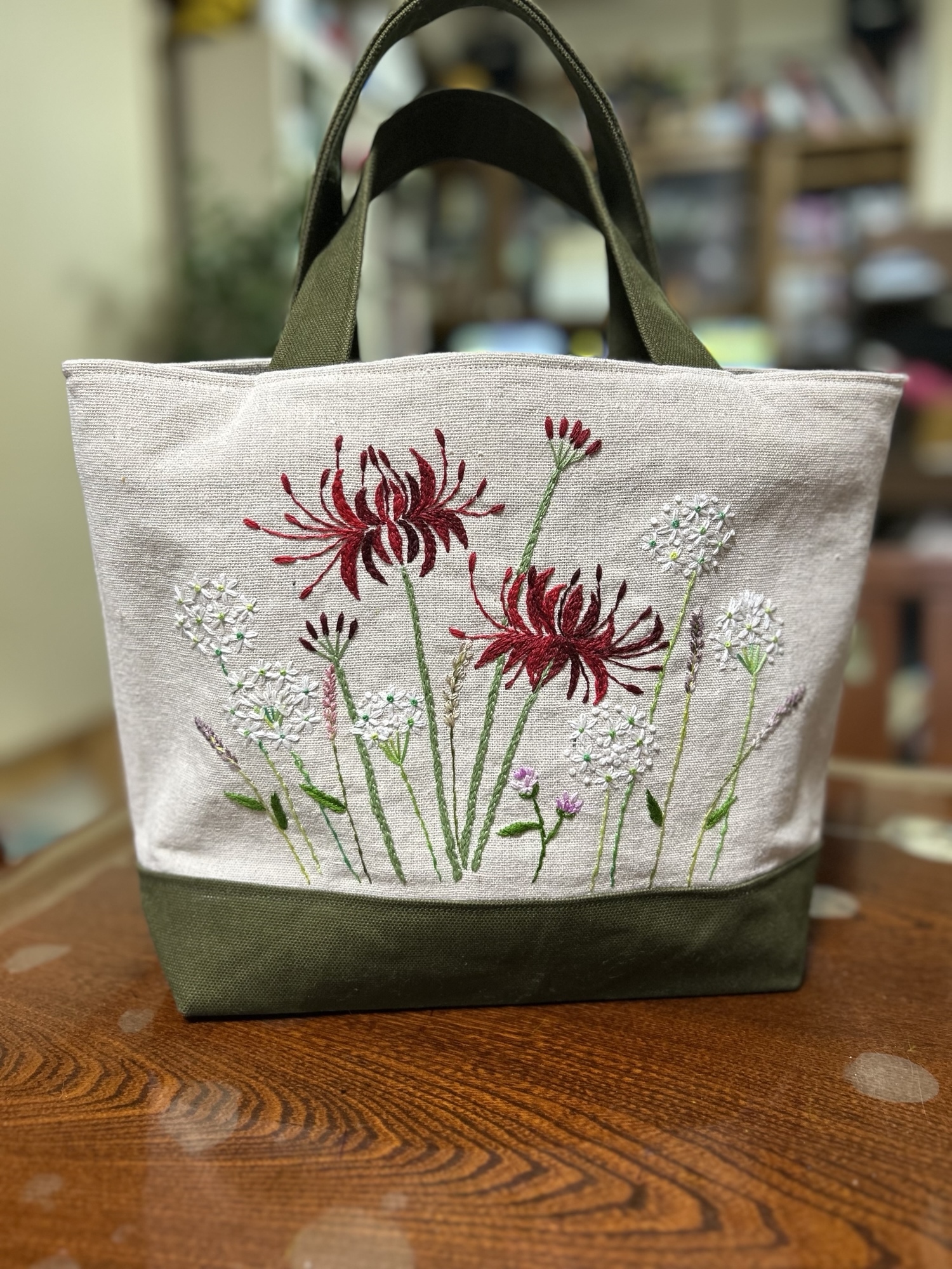 野の花刺繍の巾着袋（オオイヌノフグリと、ペンペン草） - 桃屋ぴちこ