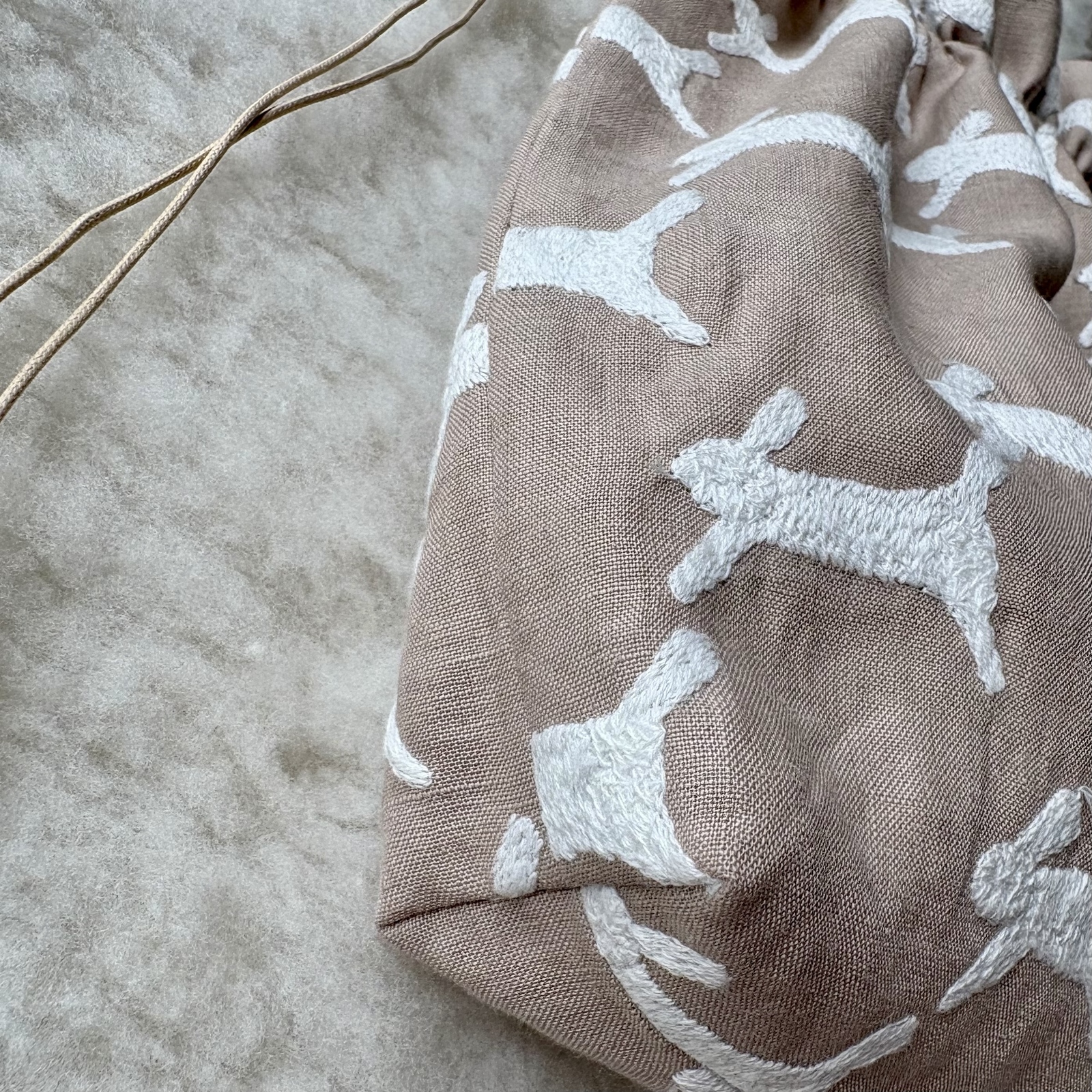 ミナペルホネン生地使用 ✳︎ run run run 巾着バッグ - haruhitowork