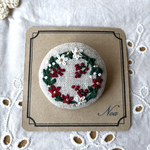 クリスマスリース　刺繍ブローチ