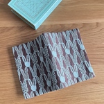 mina  perhonen pomppiaブックカバー    A6    ミナペルホネン の 刺繍生地　文庫本カバー