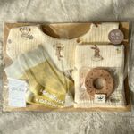 ✨出店記念セール✨【送料無料】出産祝い　プチギフト　男の子　女の子　スタイ　ミニギフト　クリスマス　プレゼント　ギフト　ソックス　木製ラトル　スタイギフト　