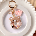 レジン　キーホルダー🍩アニマルドーナツのレジンキーホルダー🍩たっぷりチョコレートのくまちゃんバッグチャーム　ホワイトandピンク