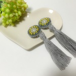 【ラスト１】再販しました♡ビーズ刺繍タッセルイヤリング（グレー）