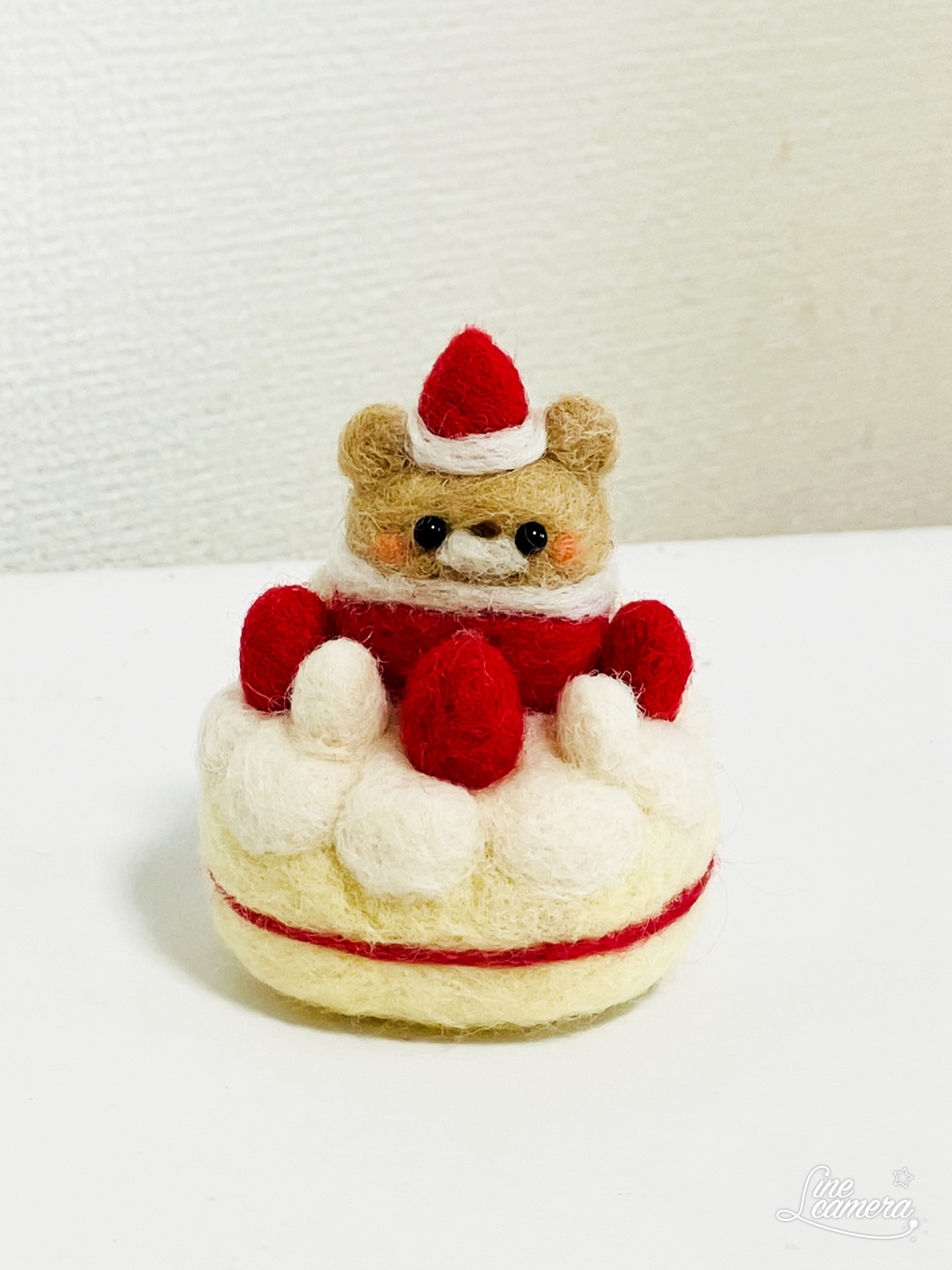 ✿羊毛フェルト✿くまさんのハロウィン✿2025✿ 羊毛フェルト265 ハロウィンくまさん 紫 羽付き ハンドメイドの通販 by