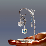 夏に輝く雪の結晶　置き型サンキャッチャー　手のひらサイズ　卓上　スワロ　クリスタルガラス　ひんやり　ギフト　癒し