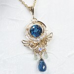 ロンドンブルートパーズの月＆羽根ペンダント＊（ワイヤーアクセサリー ワイヤージュエリー 天然石 誕生石 ）