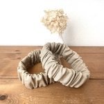 無地ベージュ　アームバンド  