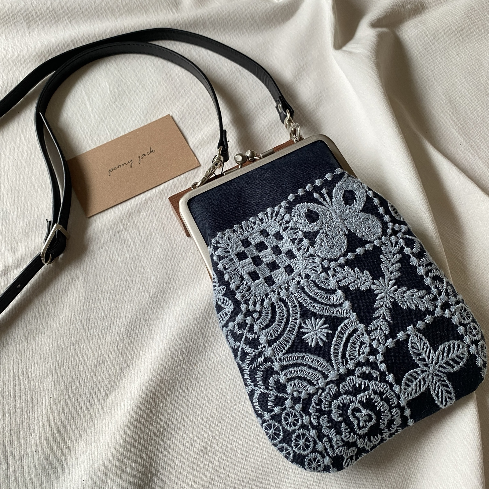【スマホポシェット】forest tile ネイビー　 ミナペルホネン