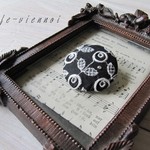 sale 北欧 風 刺繍モノトーン＋レース 花 ＊スワロフスキー＊ブローチ