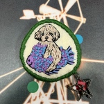 トイプードル刺繍ブローチ　ティンカーベルのアンティークチャーム