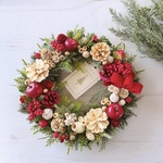 木の実とりんごのクリスマスリース