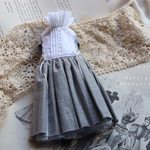 小さなクロス刺繍のワンピース