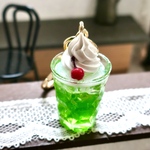 再販【クリームソーダ】キーホルダー　2025年ラッキーカラー　昭和レトロ　ミニチュア　
