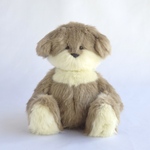 すこやかなモフモフ犬のぬいぐるみ