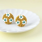 小花柄 刺繍ピアス／イヤリング【イエロー】