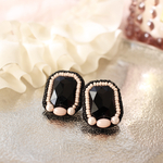 ビーズ刺繍𓍯blackビジュー・pinkビーズピアス