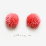 ポンポンピアス/サーモンピンク