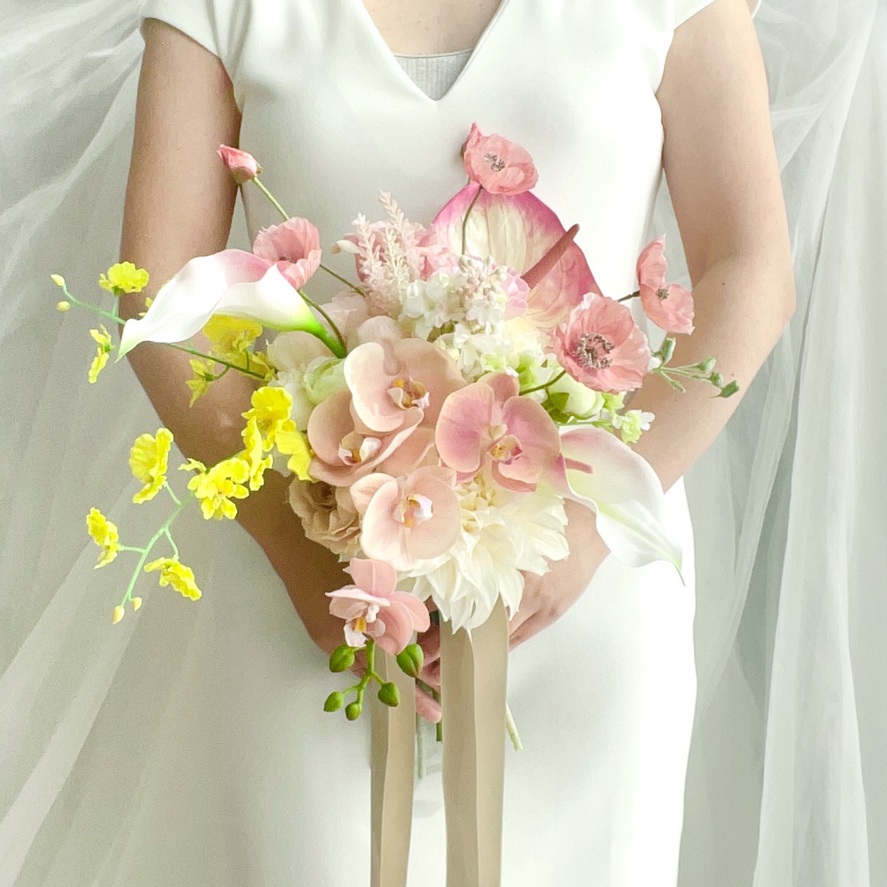 レモンイエロー胡蝶蘭のキャスケードブーケ＆ブートニア アーティ