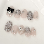 ツイードネイル🖤ネイルチップ　クリスマス　クリスマスネイル　冬ネイル　冬　ワンホン　ガーリー　ガーリーネイル　ツイードネイル　ピンク　ベージュ　リボン　韓国　ビジュー　うるうる　大人ガーリー　黒