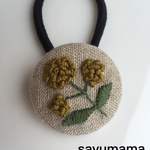☆刺繍☆くるみボタンのヘアゴム