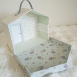 クリスマスギフトに　持ち運びできるどこでもドールハウス（カルトナージュ、フラワー水色）