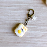 目玉焼きトーストさんのキーホルダー＊羊毛フェルトのアクセサリー