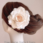 ペールベージュの薔薇と葉っぱの髪飾り　フローレス　フラメンコ　ダンス　髪飾り　エトワール　キトリ　バレエ　白い薔薇　