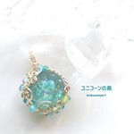 虹入り☆フローライト・スフィアぺンダント（ワイヤージュエリー☆ワイヤーアクセサリー☆ワイヤーラッピング天然石ネックレス☆KuthumistyleⓇ☆クツミスタイル）
