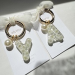 【ホワイト】イニシャルキーホルダー♡イニシャルチャーム