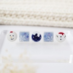 雪だるま　雪　冬　ミニチュア　プレゼント　イヤリング　タイル　キラキラ　小さい　タイルピアス　まとめ売り　可愛い　スノーマン　キラキラ　アシンメトリー　小粒　小さいピアス　美濃焼タイル　クリスマス