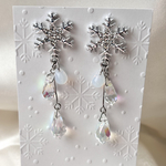 雪の結晶❄️ オーロラクリスタルピアス　イヤリング　⭐︎⭐︎アレルギー対応致します⭐︎⭐︎ 🎀ホリデーラッピング無料です🎀