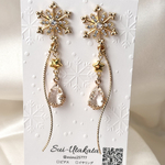 雫クリスタルが揺れる大人可愛いピアス　イヤリング　☆☆アレルギー対応致します☆☆ 🎀ホリデーラッピング無料です🎀