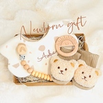 ♡NEW♡ くまさん靴下の4点セット♪ 出産祝い　ギフト　おしゃれ　スタイ　おしゃぶりホルダー　歯固め　靴下　名入れ　男の子　女の子