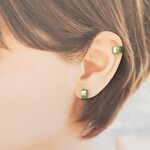 【再販×43】〈痛くない〉ライトグリーンフラットリングイヤリング・イヤーカフ・フェイクピアス・イヤークリップ〈直径約11㎜、幅約5㎜〉(両耳用)(手で調節可能)  管理No.1195
