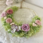 ナチュラルカラーのプリザーブドリース　ピンクローズの上品インテリア