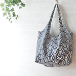 くったりバッグ（2way)　青海波文様・大柄　マザーズバッグにも