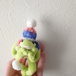 ケロケロモンスター　ニット帽キーホルダー　赤青