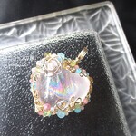 虹入り☆ローズクォーツ♡ハートぺンダント（ワイヤージュエリー☆ワイヤーアクセサリー☆ワイヤーラッピング天然石ネックレス☆KuthumistyleⓇ☆クツミスタイル）