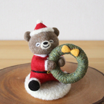 くまサンタさんとクリスマスリース
