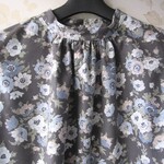 Ｌサイズ　リバティ　コットンフランネル生地　マデリンのスタンドカラーブラウス