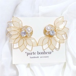 [3]華やかキラキラフラワー(ホワイト)♡大ぶりお花ピアス/イヤリング 結婚式 ブライダル お呼ばれ ドレス きれいめ 個性的 ディップアート 白